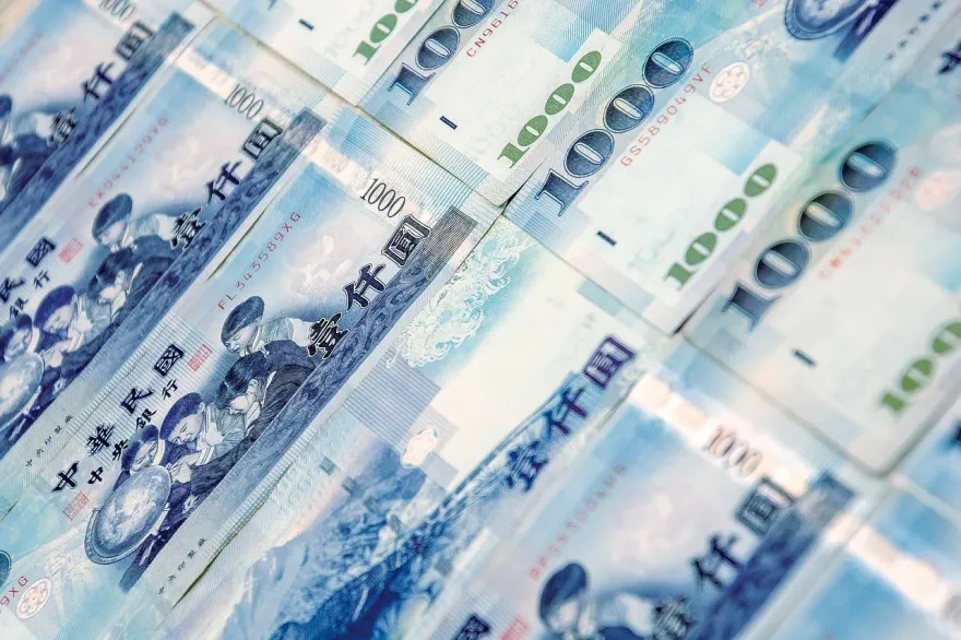 勞動部發錢了！每月可拿6000元「最長領12個月」　1張圖看申請資格