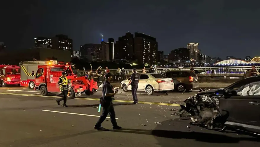 快訊/北市成美橋3車對撞車禍　4人受傷送醫急救