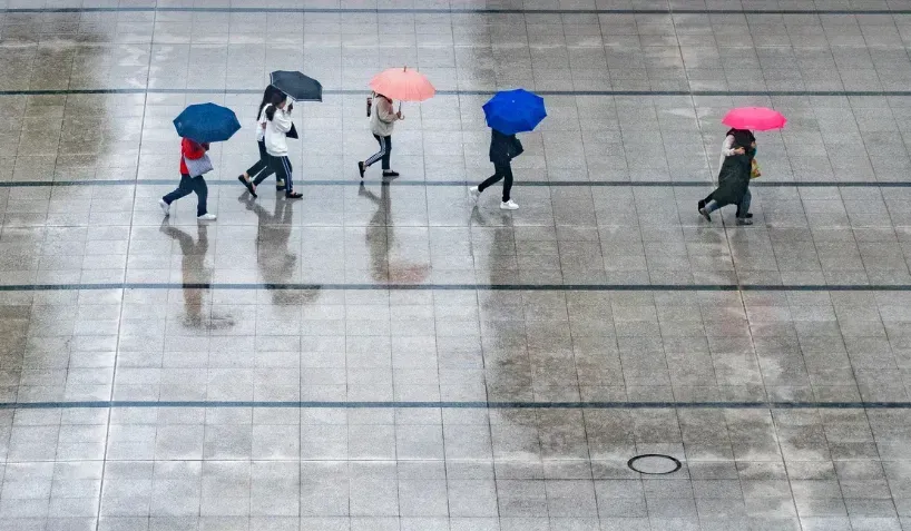 降雨範圍擴大！5/8東北季風壓境雨又冷　半個台灣濕答答