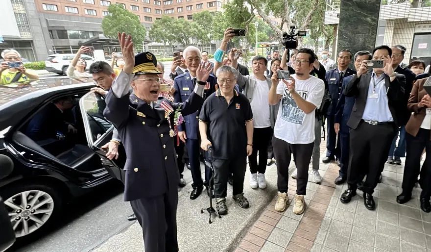 警官發文嗆黃明昭「德不配位、滾上山」　刑事局：不當言詞調查處分