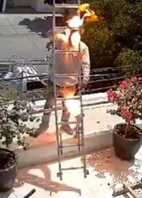冷氣維修工人誤觸高壓電釀意外！「觸電著火」二樓摔落　全身多處重傷