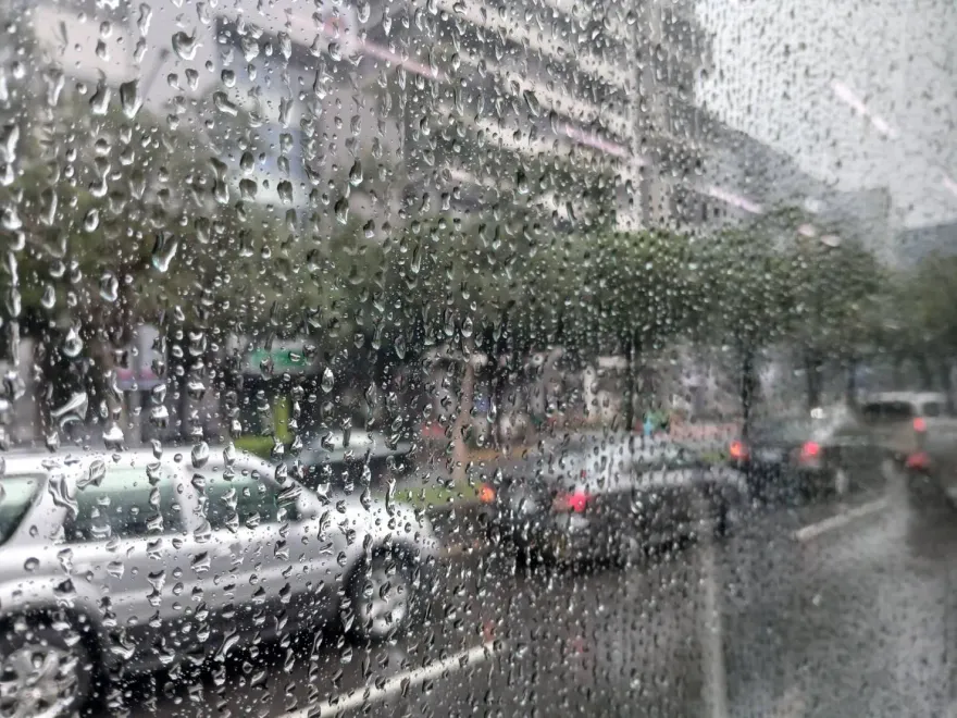 鋒面亂周末！周四起大雨狂炸「全台溼答答」　水氣逐日增多炸4天