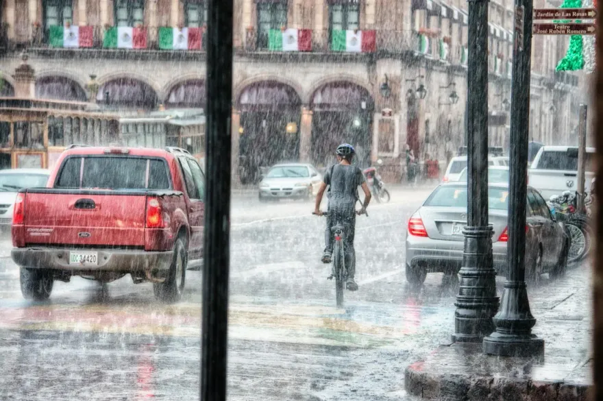 明起全台濕答答！雨連下7天　中南部午後悶熱防高溫