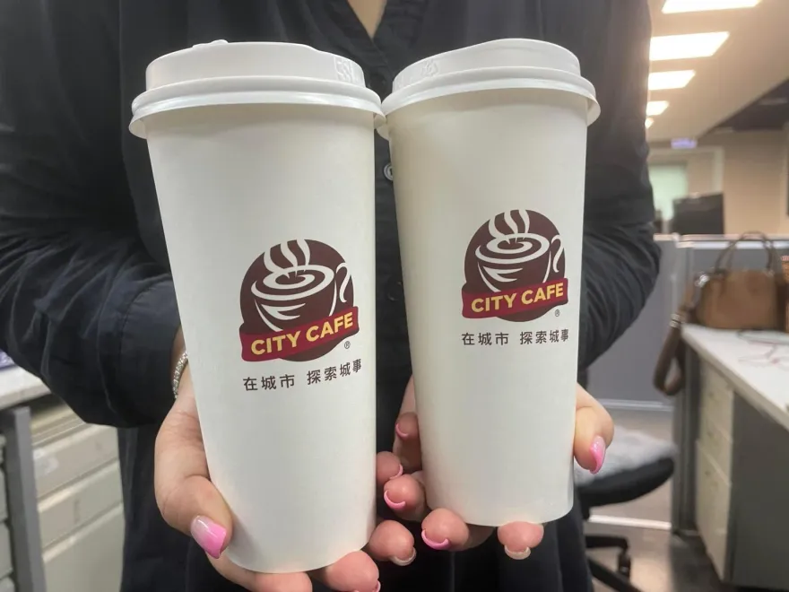 歡慶萬聖節！超商美式、拿鐵買1送1　加碼「飲品寄杯優惠」下殺333元