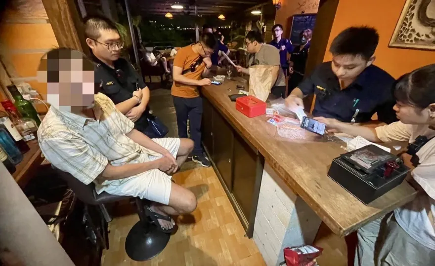 影/淡水酒吧染毒警突襲搜索　德籍酒保持大麻餅乾、搖頭丸遭逮