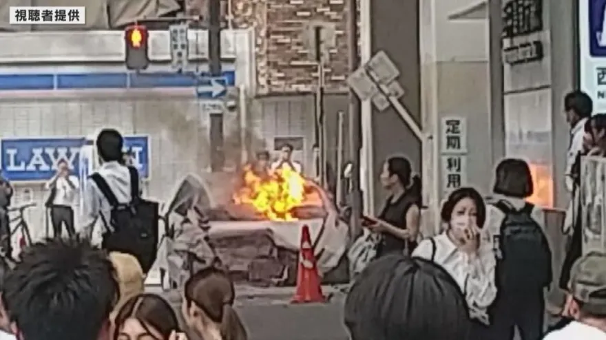 影/大阪計程車自撞起火駕駛慘死　「外國女童頭破血流」碎片亂噴致3傷