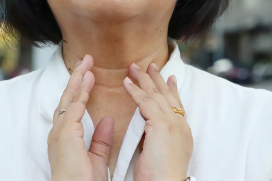 體檢發現甲狀腺結節！女大生竟罹「惡性癌症」　達文西手術精準切除