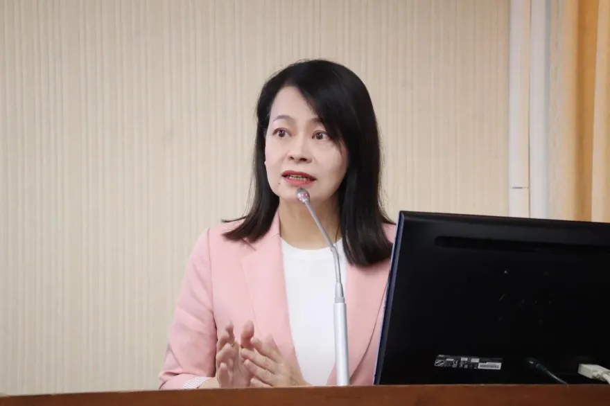 漁船遭扣、謝長廷卻胳臂向外彎　許宇甄重砲抨擊：媚日二百五