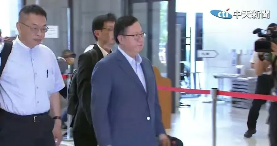 快訊/交保撤銷今再開羈押庭　鄭文燦表情凝重步入桃園地院