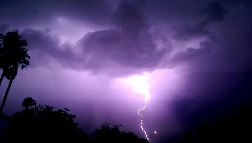 極端惡劣天氣！暴雨伴隨頻繁閃電　印度北方邦至少38人死於雷擊