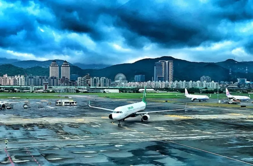 凱米釀空中驚魂！華航「降落松機失敗2次」　桃機落地乘客狂鼓掌謝機長