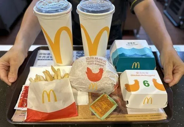 咬不動！女童吃麥當勞薯條驚吐「塑膠異物」　衛生局：限期改正