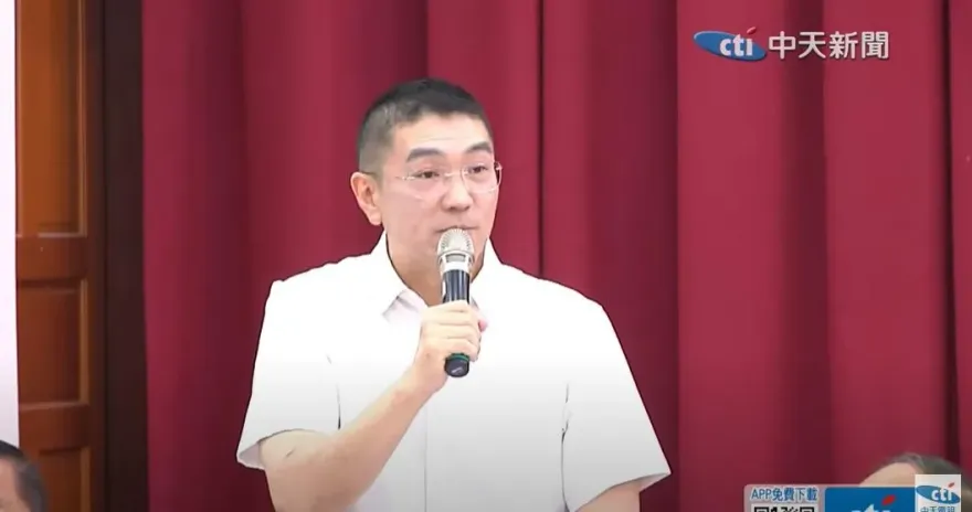 謝國樑車站發政策筆記本　罷樑團體給予肯定：重返民間