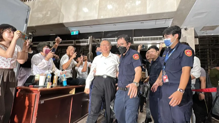 還沒訊問到京華城！柯文哲拒夜訊原因曝　律師：12小時都在問木可