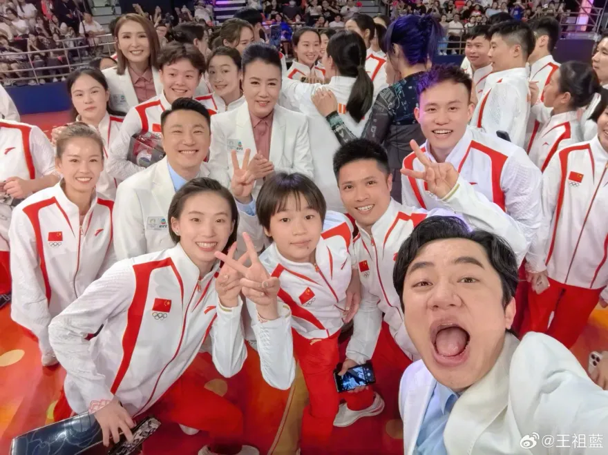 影/萌翻全場！全紅嬋用廣東話祝大家「恭喜發財」　李家超「笑到變瞇瞇眼」