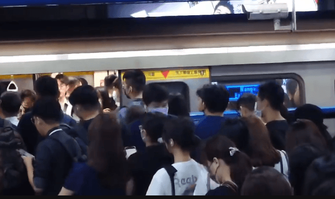 板南線上班尖峰列車暫停　北捷：為維持安全間距