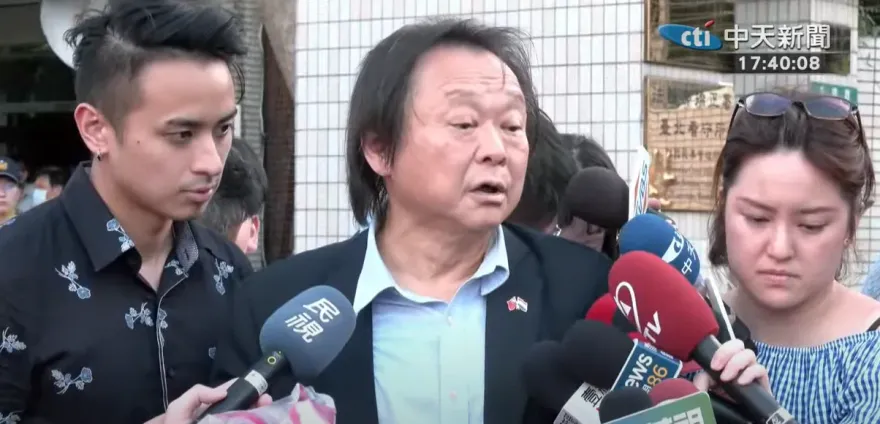 說到做到！王世堅親帶「雞鴨便當」、「起酥蛋糕」送柯文哲卻被打回票：不勝唏噓