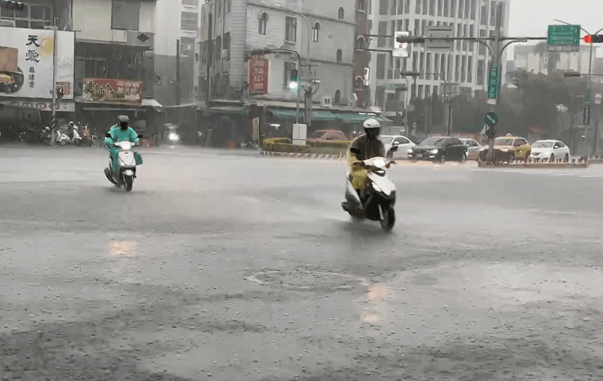 白鹿颱風「助攻西南風」　氣象署：苗栗以南嚴防豪雨