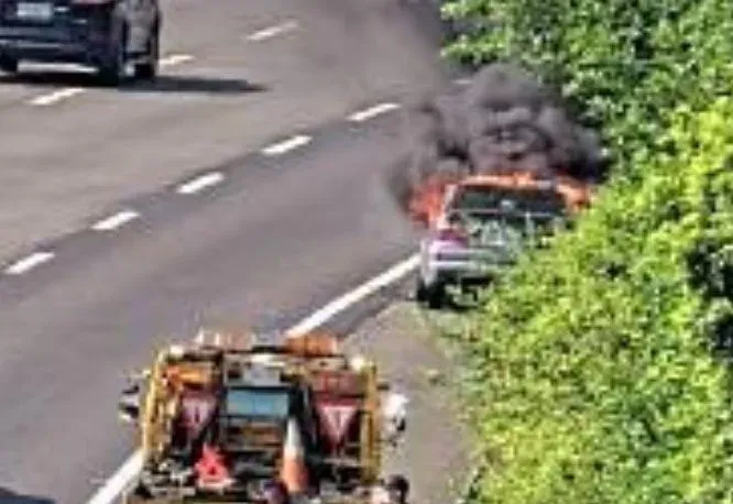 快訊/火燒車畫面曝！國3南向竹山段「休旅車路肩燃燒」　傷亡仍不明