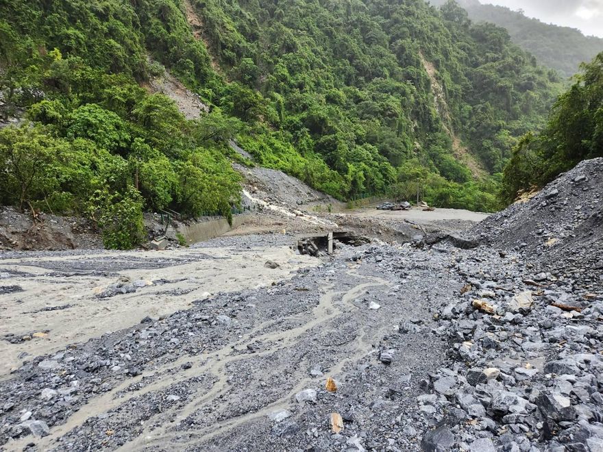 雨彈續炸！花蓮蘇花公路夜雨下到明晨　慎防山區坍方落石