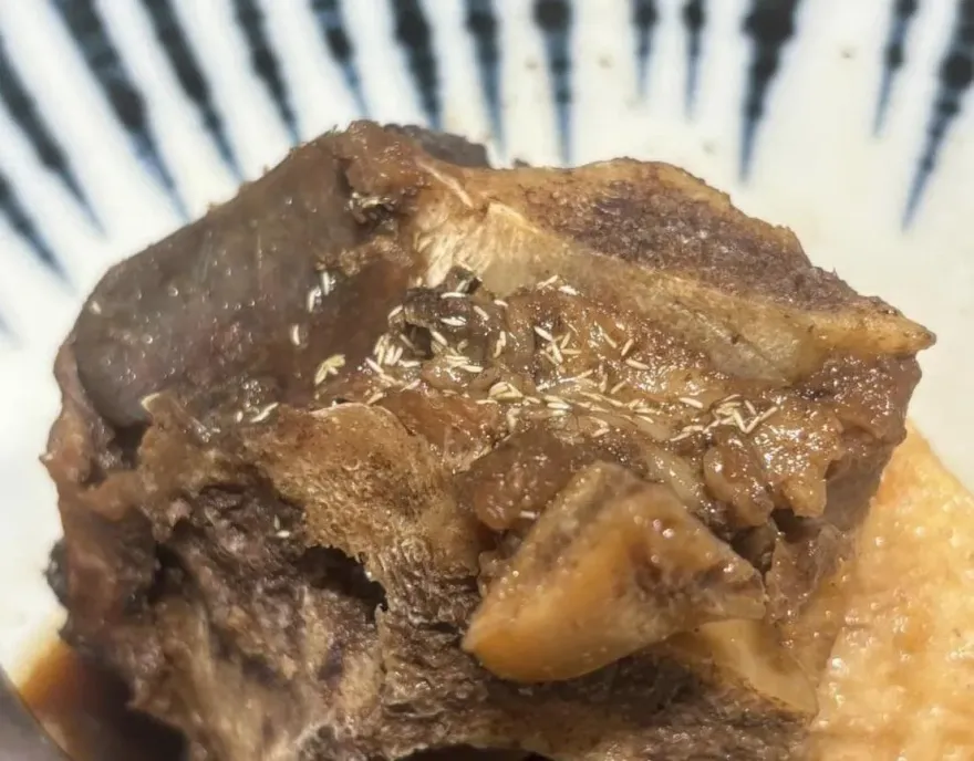 「王家燻羊肉」被控肉有蛆！　業者5點聲明回擊投訴：別用傷天害理手段來傷害