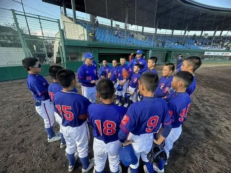 U12冠軍戰首局灌5分領先南韓！中華隊小將比「ALL IN」手勢致敬