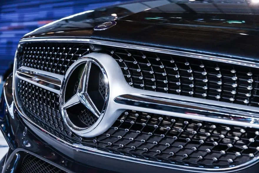 歐洲汽車產業危機延燒！賓士車標製造商申請破產