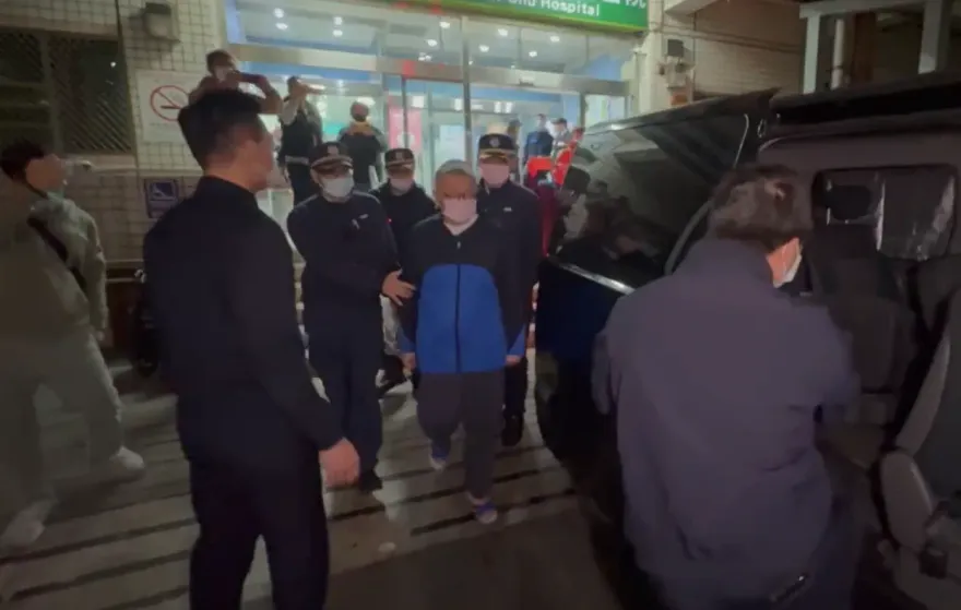 柯文哲今晨請假探視病危的柯爸30分鐘　北所證實此事