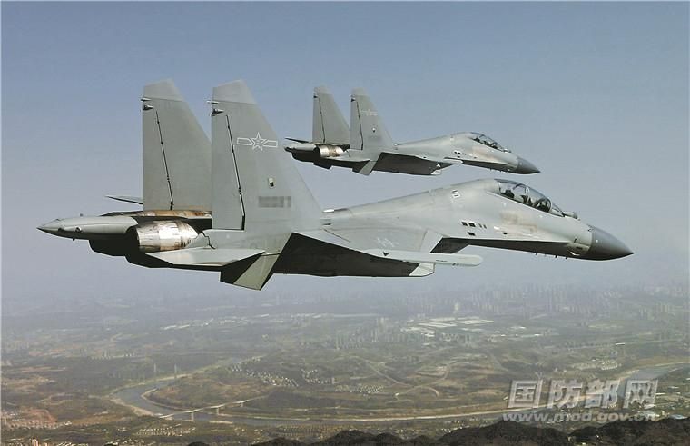 解放軍49機艦擾台　27架機軍越海峽中線
