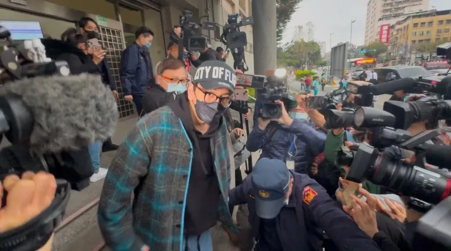 王大陸今早大安區住處遭逮　見警問「不是來過了嗎？」