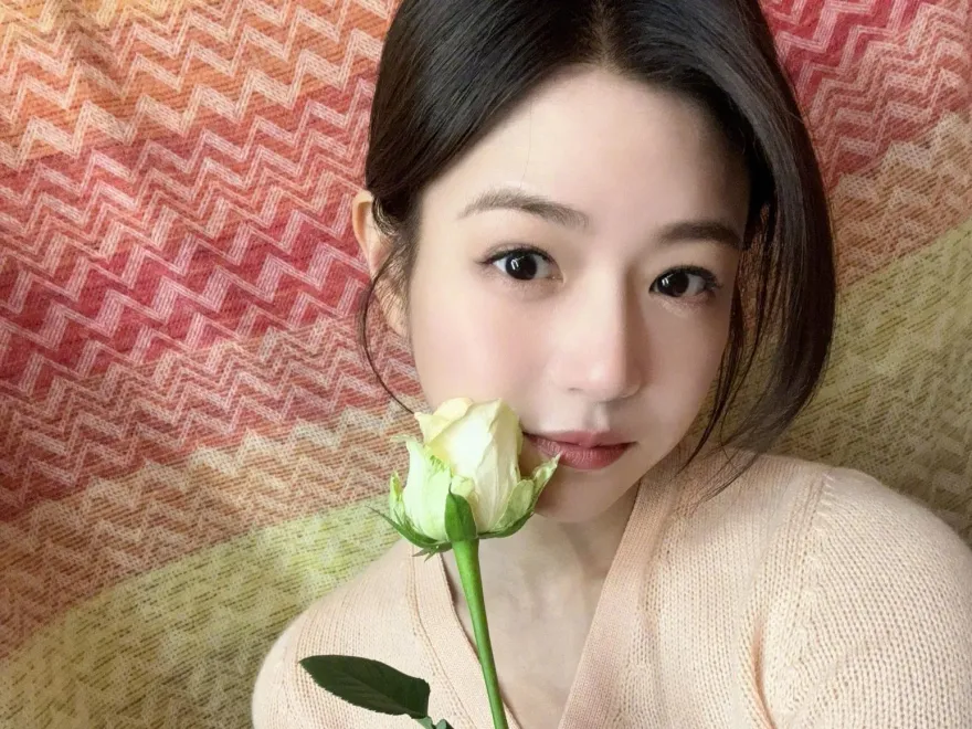 替身文學真實上演？陳妍希約飯「平頭帥哥」　男方眉眼神似陳曉