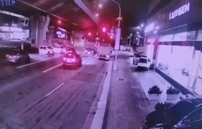 高雄4砂石車集體闖紅燈！網怒：想毀掉多少家庭