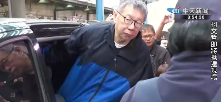 柯文哲到了！北所8人戒護沒戴戒具　柯爸告別式最多只能待45分鐘