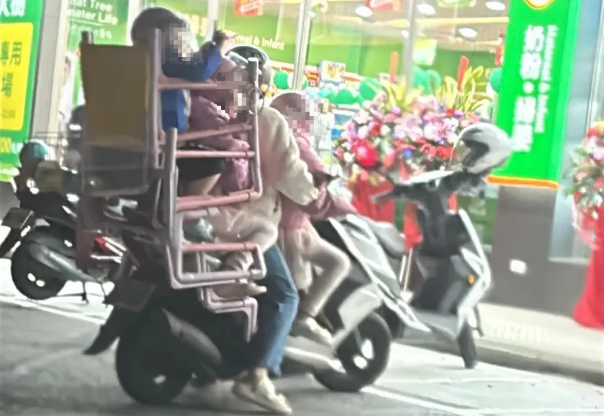 影/台南奇景！3寶媽超狂4貼　5歲兒座駕「登高望遠」