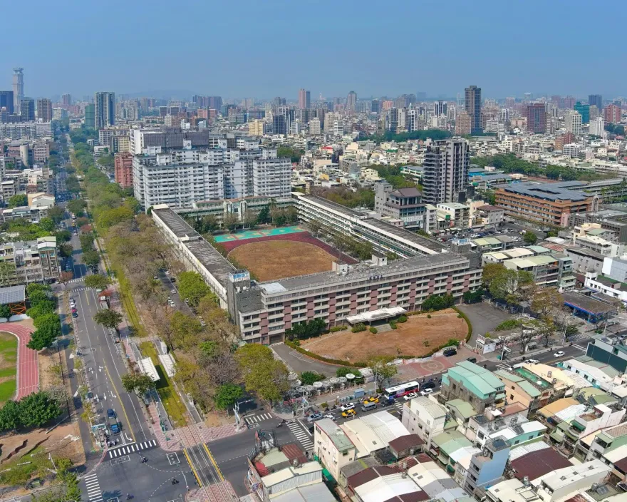高雄國際商工退場淪荒涼地　市府出手改造「捷運開發區」
