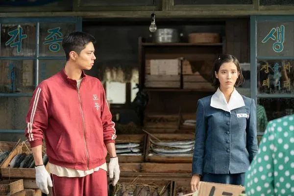 時隔13年再合作！朴寶劍《苦盡柑來》熱戀IU坦言「為1事」很執著