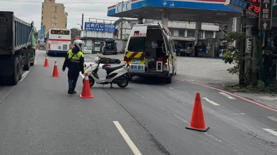 慘烈現場直擊！汐止女騎士擦撞公車「倒車輪前遭輾過」