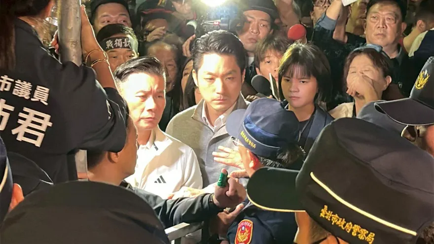 蔣萬安現身北檢！他喊：立院應倒閣國會改選　對賴清德進行不信任投票