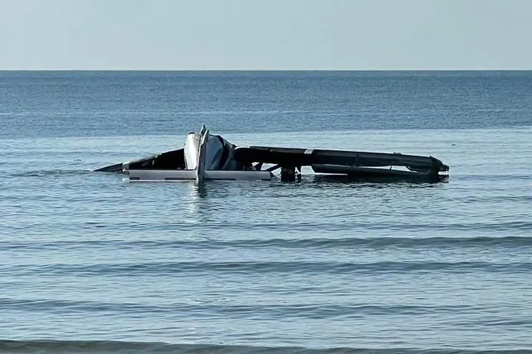 影/目擊畫面曝！泰國皇家警察小飛機試飛墜海　6人不幸罹難