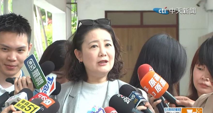 綠委為普發現金黨團大會鬧哄哄　砲火波及行政院批牛步