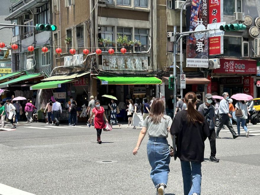準颱「玲玲」最快今夜生成　台東、恆春下週末迎關島熱低壓