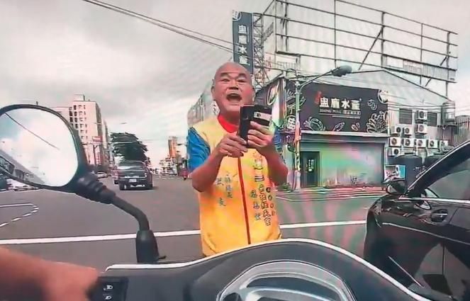 影/藝人黑支搭「報廢車牌賓士」被抓　竟開直播嗆警「侵犯人權」