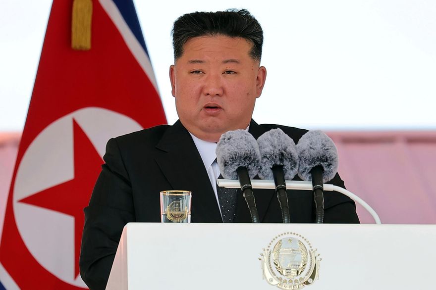 北韓試射2枚新型防空飛彈　金正恩親自監督