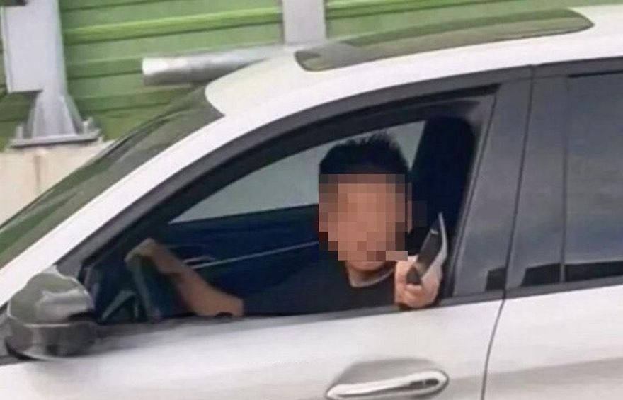 影/台中行車糾紛直擊！台74線「開山刀vs駛三小」