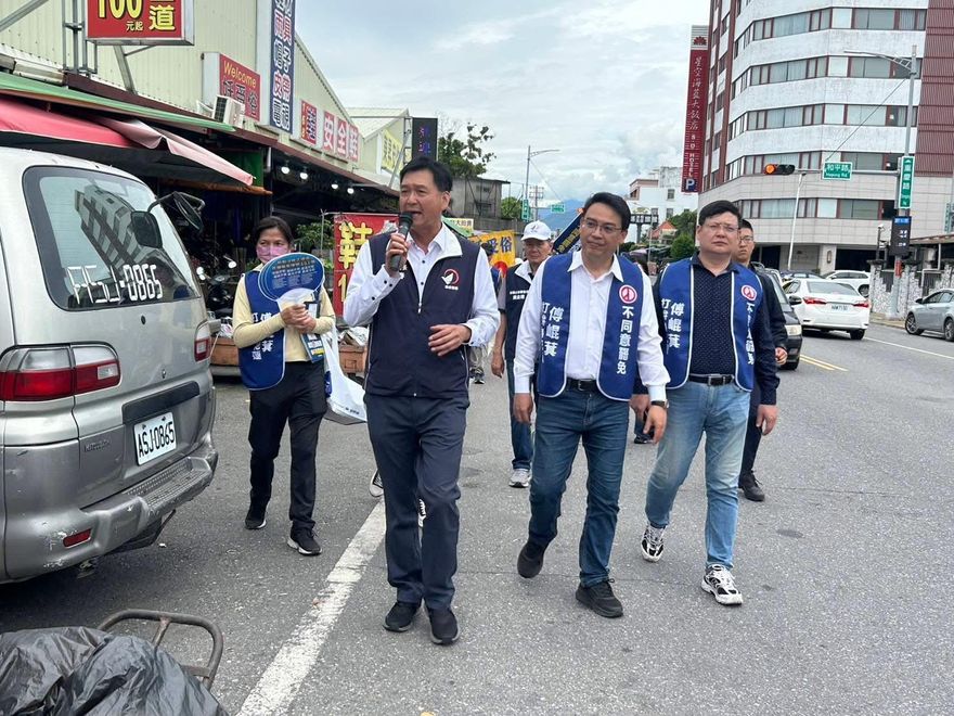 罷免案第3階段花蓮尬場　藍綠陣營市場掃街宣講