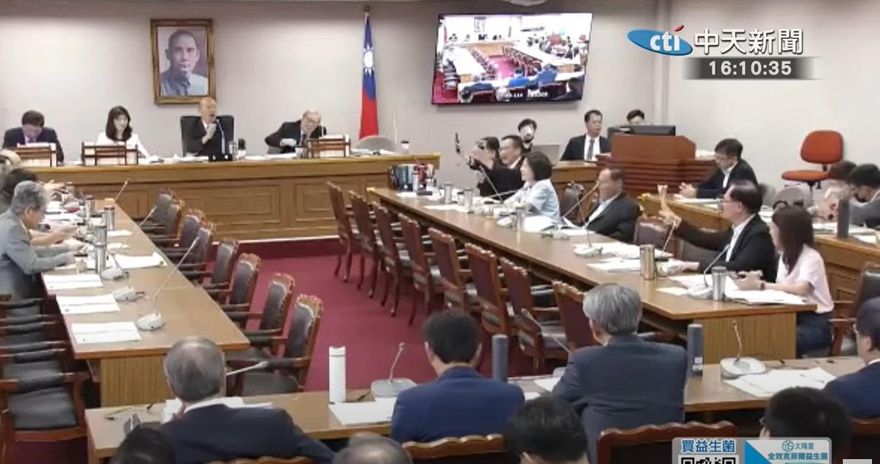 協商柯建銘電話又響　傅崐萁、羅智強秀手機澄清：沒打給你