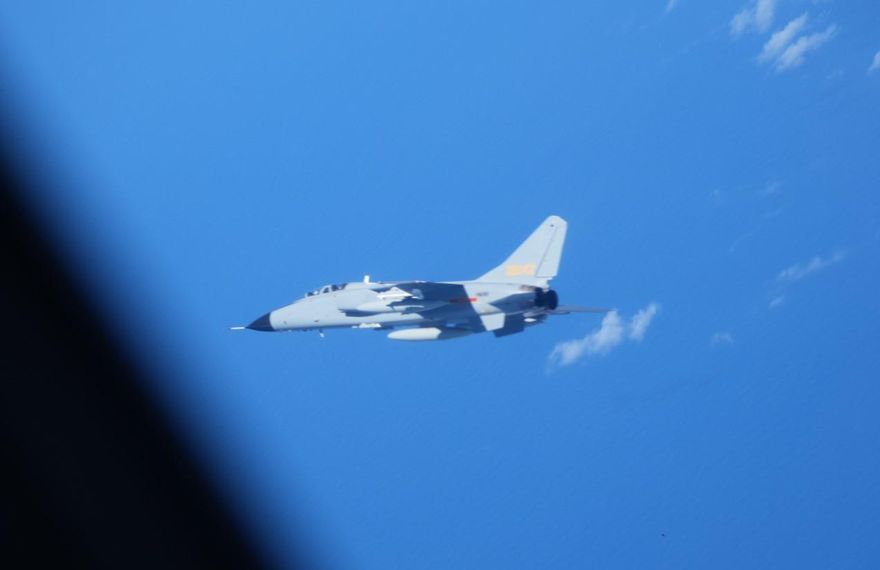 解放軍27機艦擾台　9架逾中線直闖北與西南空域