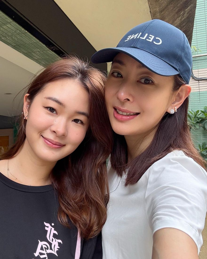 賈永婕曬女兒首投照！比小孩還興奮　狂叮嚀「不要變廢票」