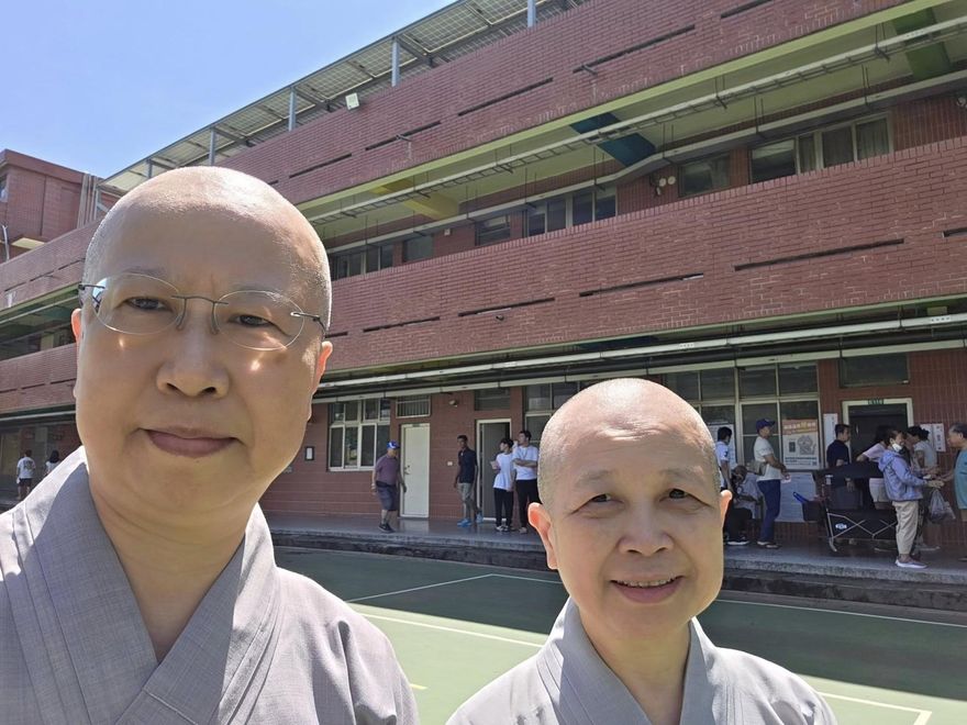 性廣法師從深山趕回市區投票　釋昭慧：坐禪不忘救國
