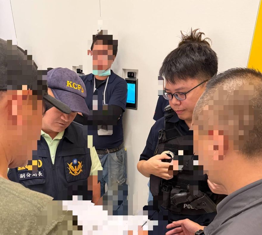 影/27黑衣人突襲！高雄醫院爆經營產權之爭　警火速到場控制